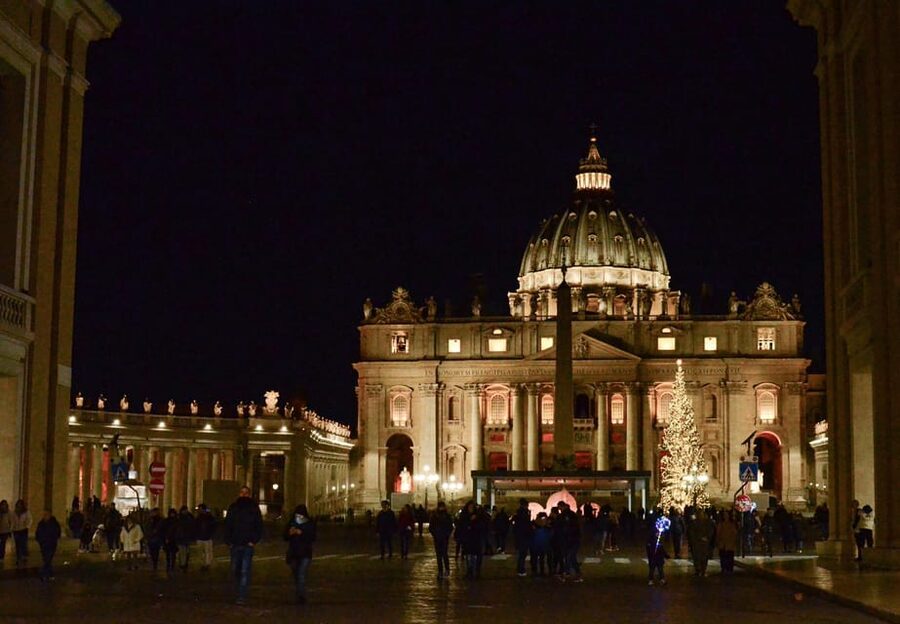 Rome: Christmas Lights Walking Tour - From Via del Corso to Piazza Colonna
