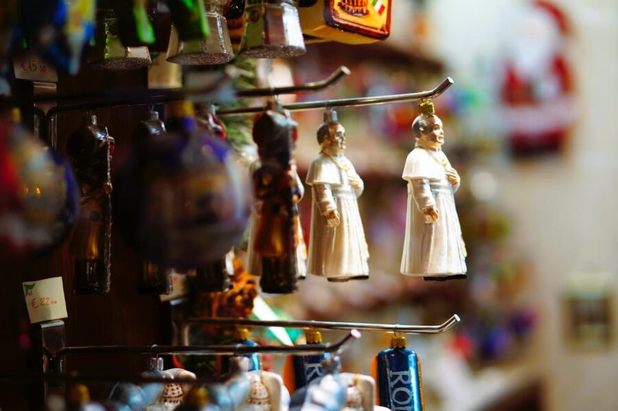 Rome: Christmas Lights Walking Tour - Fifteen minutes in Piazza Navona
