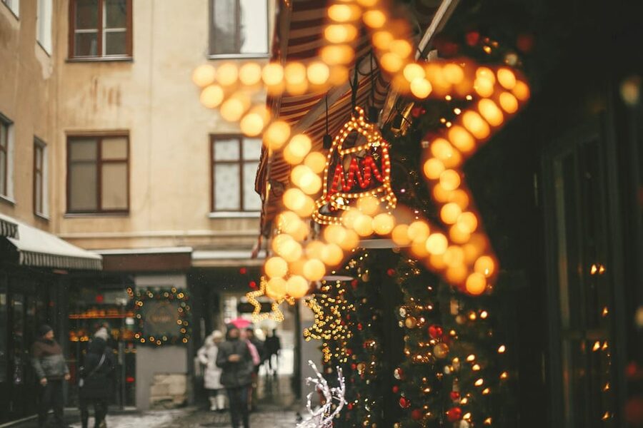 Rome: Christmas Lights Walking Tour - Group size, walking effort, and timing