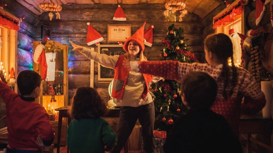Rovaniemi: Elf Hat Academy in Santa's Village - Secret dances with the elves