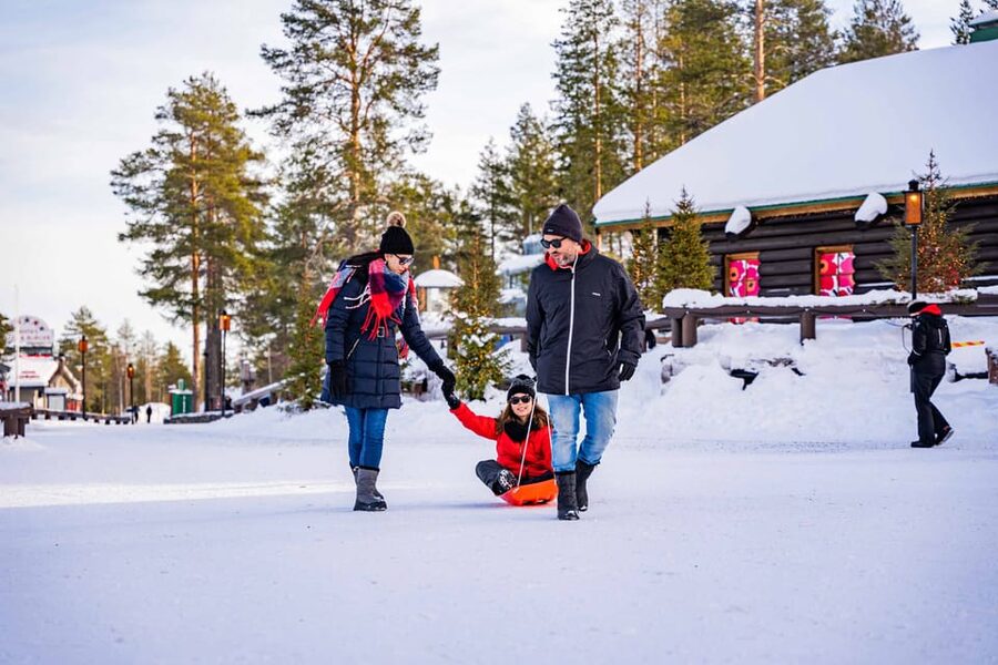 Rovaniemi: Private Pro Photoshoot in Santa Claus Village - Getting your 20 to 30 finished images