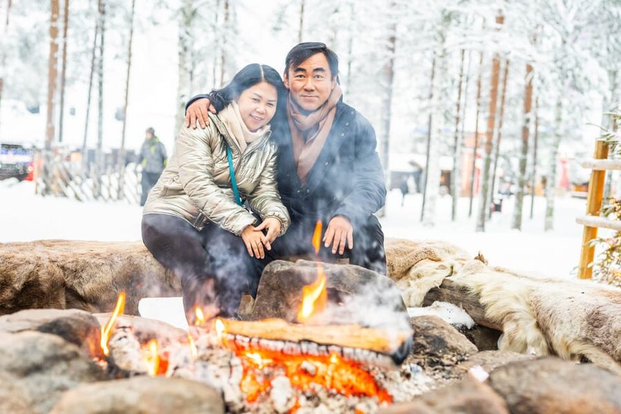 Rovaniemi: Private Pro Photoshoot in Santa Claus Village - Stay for Santa, souvenirs, and more village time