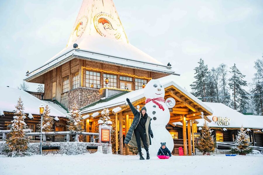 Rovaniemi: Private Pro Photoshoot in Santa Claus Village - Price, timing, and who gets the best value