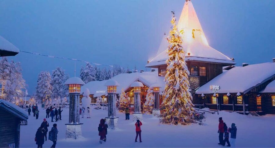 Rovaniemi: Reindeer & Husky Ride with Santa Claus Village - Meeting the Alaskan Huskies in the snow