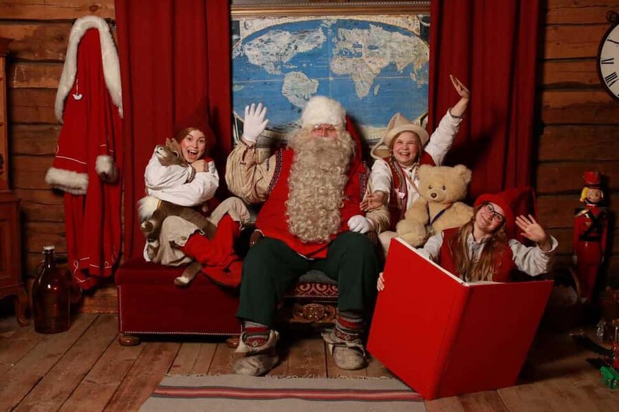 Rovaniemi: Santa Claus Village Guided Tour with pickup - Hotel pickup makes the four-hour plan easy
