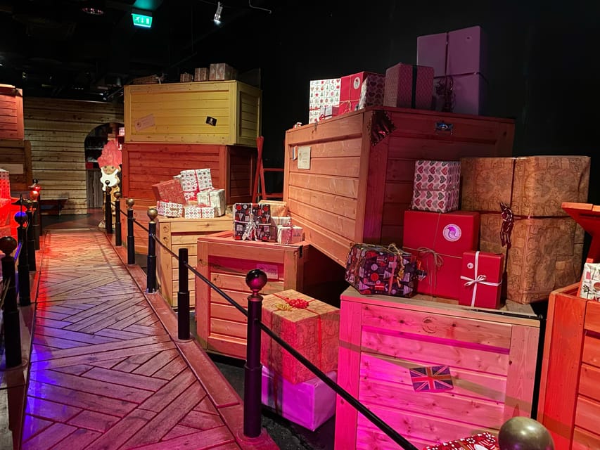 Rovaniemi: Santa Claus Village w/ Husky & Reindeer Sled Ride - Santa Claus Village Gives You the Classic Rovaniemi Welcome