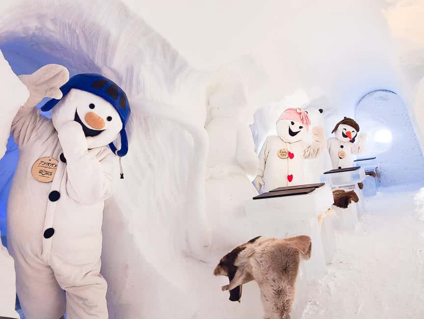 Rovaniemi: Snowman World Entry Ticket in Santa Claus Village - A small rink with a big family appeal