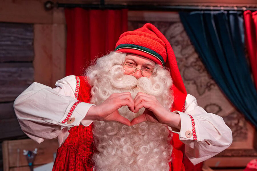Rovaniemi: Tour to Santa Claus Village with Hotel pick up - Arriving at Santa Claus Village from Rovaniemi
