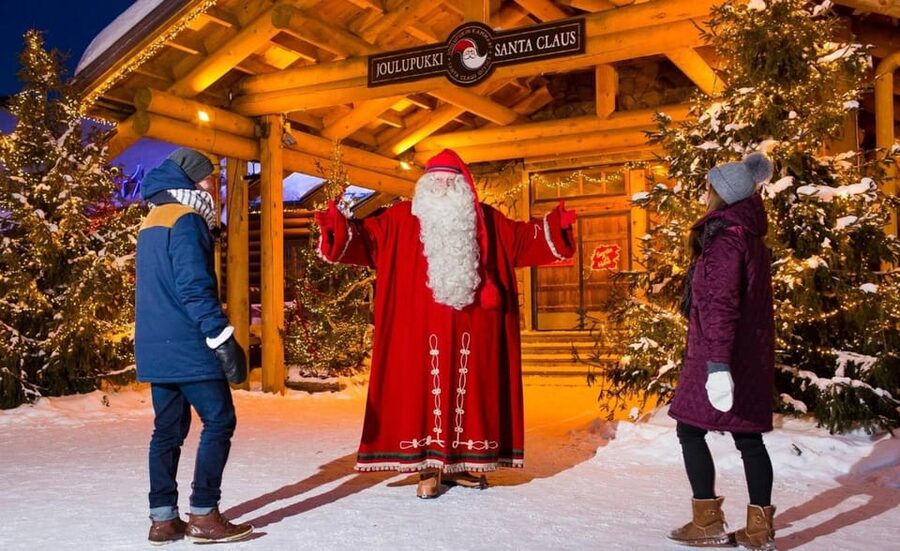 Rovaniemi: Tour to Santa Claus Village with Hotel pick up - Crossing the Arctic Circle line