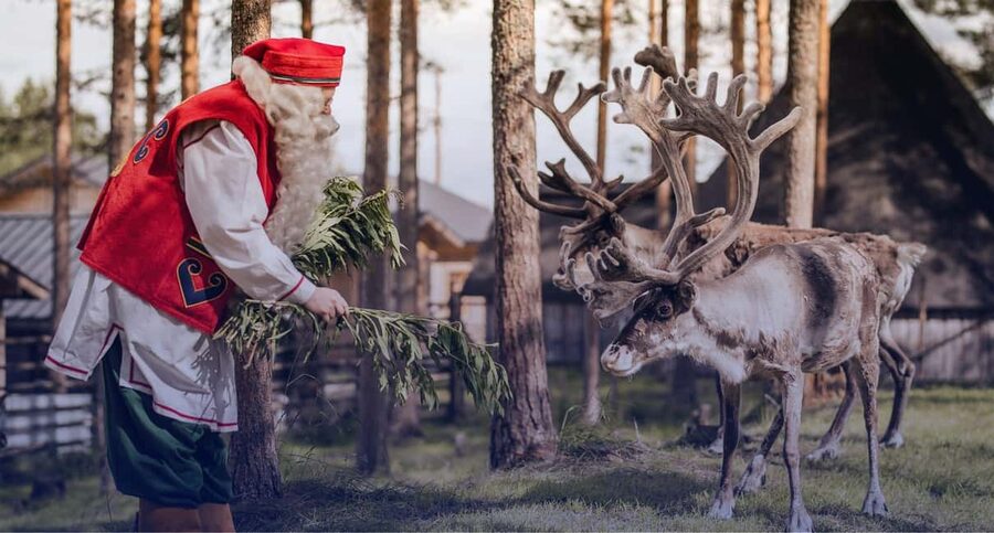 Rovaniemi: Tour to Santa Claus Village with Hotel Transfer - Sending mail from Santa’s Post Office
