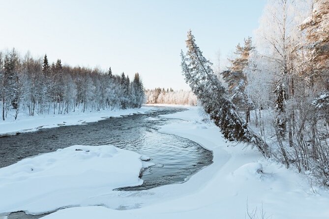 Rovaniemi: Winter Wonderland Vikaköngäs Hiking Tour & BBQ - Crossing the bridge toward Vikaköngäs