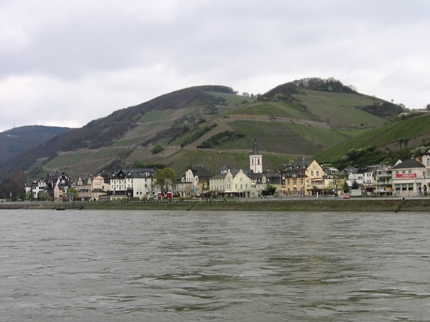 Rüdesheim am Rhein: Christmas Boat Cruise on the Rhine - Waffles, coffee, and the onboard restaurant