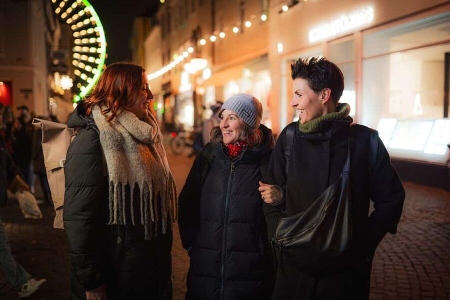 Saarbrücken: Magical Christmas tour through the old town - Starting beneath Saarbrücken Town Hall
