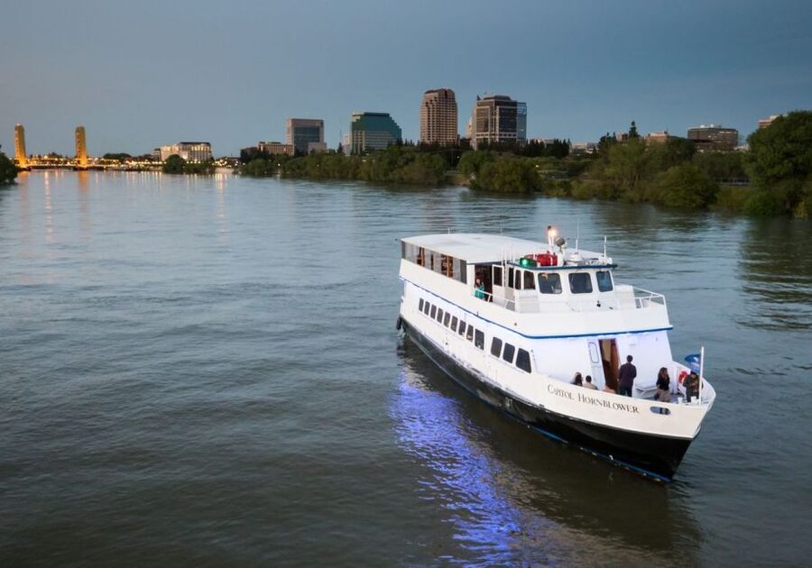 Sacramento: New Year's Eve Rock the Yacht Cruise - Practical advice for a smoother evening