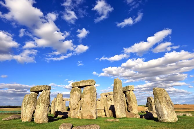 Salisbury, Stonehenge, Bath and Windsor with Christmas Lunch - Transport, meeting point, and the long return