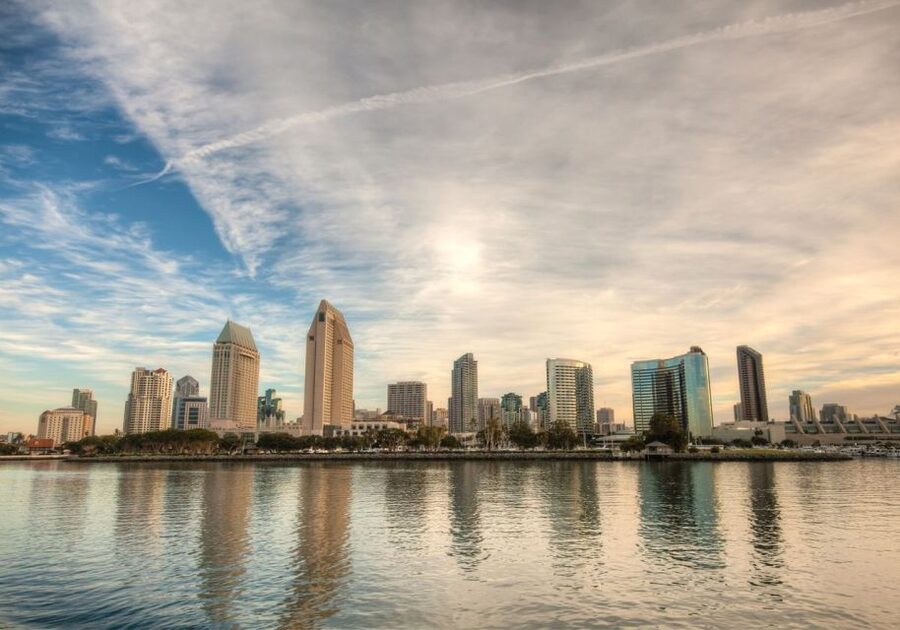 San Diego: Christmas Day Buffet Brunch or Dinner Cruise - Choosing between brunch and dinner