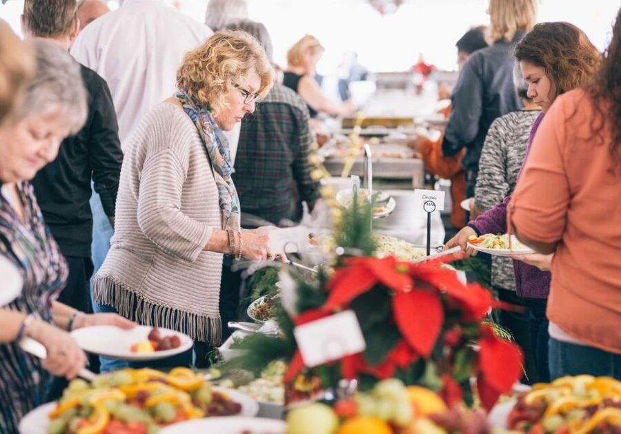 San Diego: Christmas Day Buffet Brunch or Dinner Cruise - The holiday atmosphere: pleasant, but not a full show