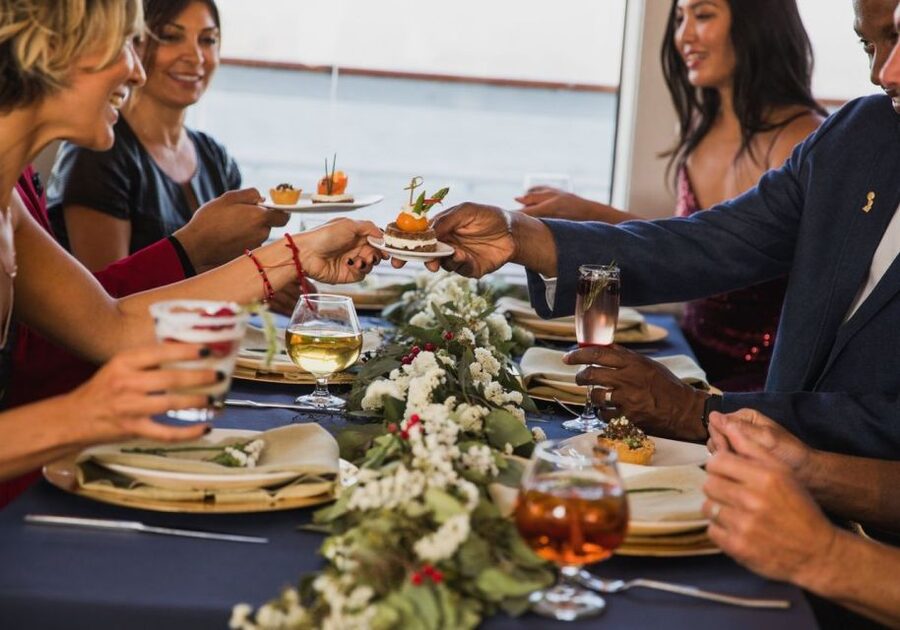San Diego: Christmas Day Buffet Brunch or Dinner Cruise - Practical details that make the day easier