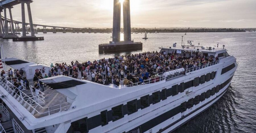 San Diego: Christmas Day Buffet Brunch or Dinner Cruise - Should you book the Christmas Day cruise?