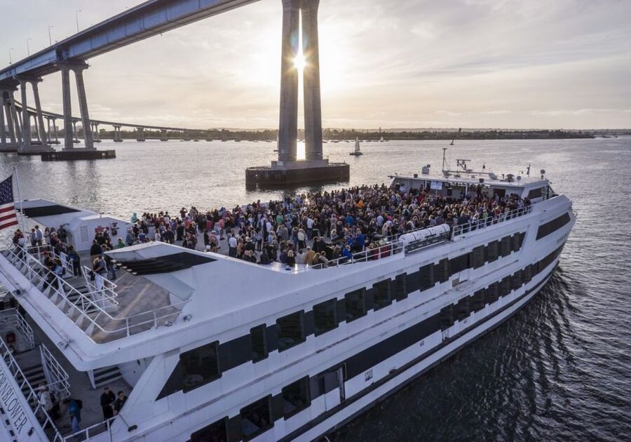 San Diego: Christmas Day Buffet Brunch or Dinner Cruise - Boarding at Pier 1 and settling into your table