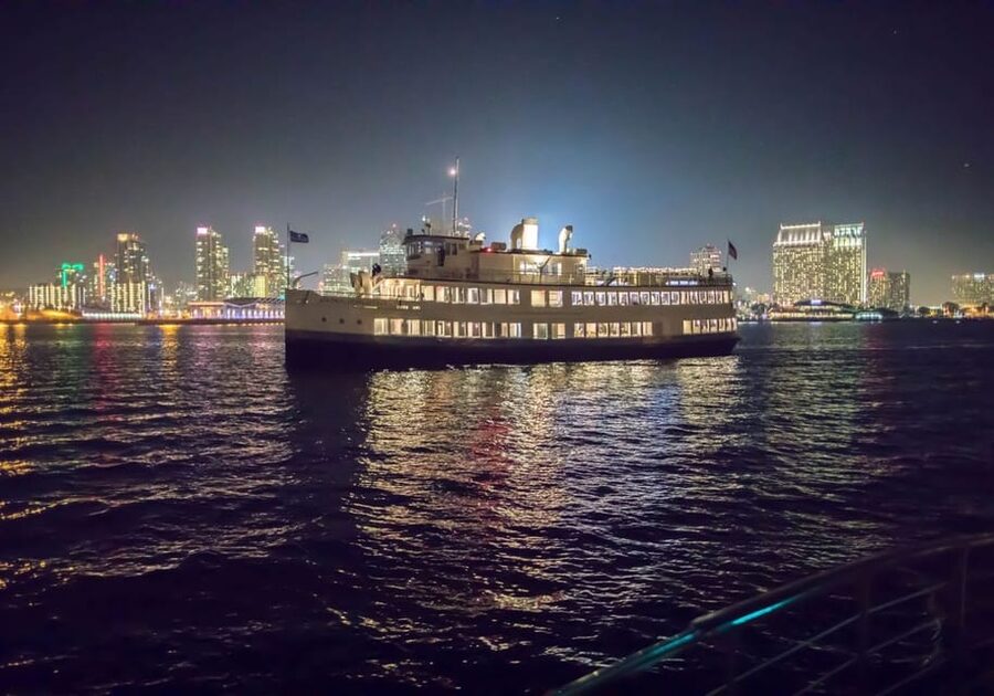 San Diego: New Year's Eve Early Buffet Dinner Cruise - The Buffet: More Than a Formal Dinner Plate