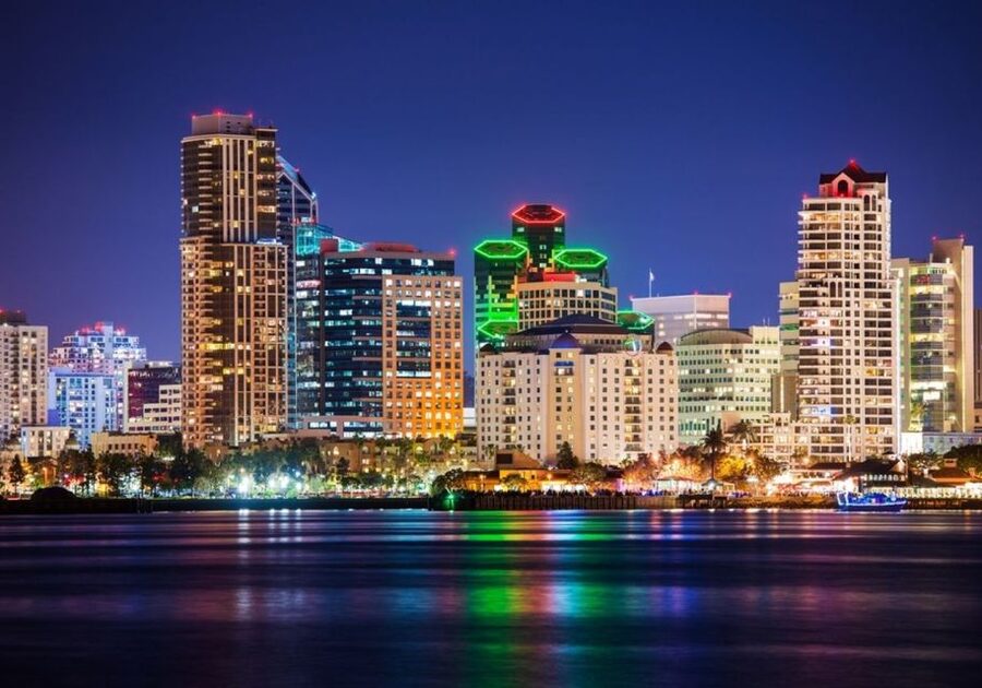 San Diego: New Year's Eve Gourmet Brunch or Dinner Cruise - A New Year’s Eve meal with San Diego Bay as the setting