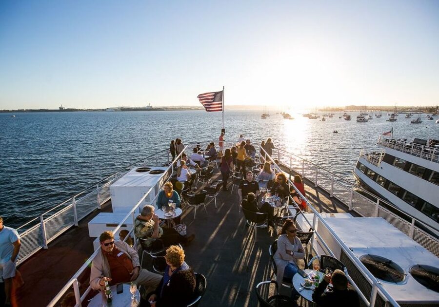 San Diego: New Year's Eve Gourmet Brunch or Dinner Cruise - Choosing between the brunch buffet and plated dinner