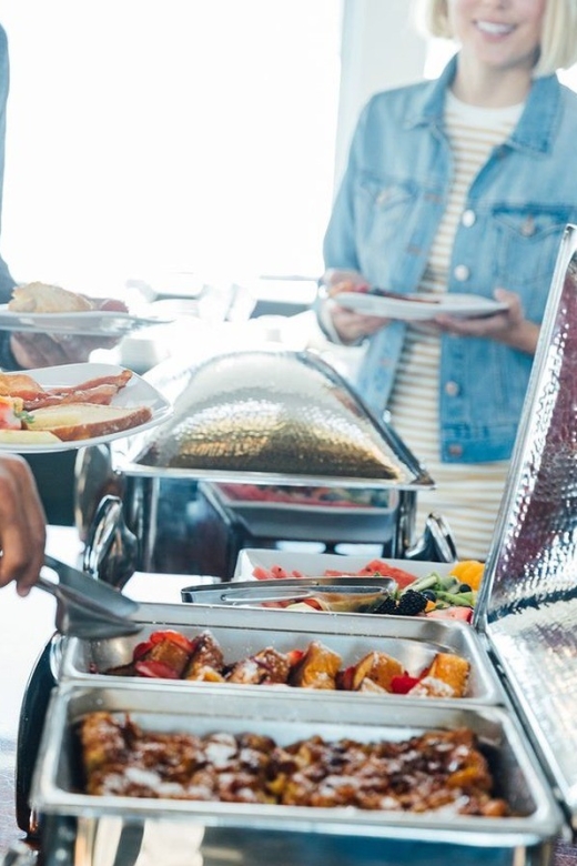 San Francisco: Christmas Day Buffet Brunch or Dinner Cruise - A Christmas meal with San Francisco Bay as the backdrop