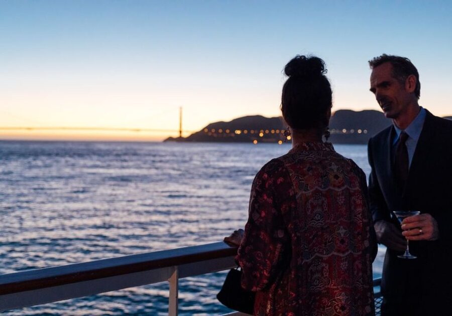San Francisco: Christmas Day Buffet Brunch or Dinner Cruise - Service, entertainment, and the feel on board