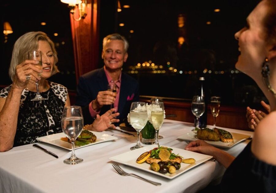 San Francisco: Christmas Day Buffet Brunch or Dinner Cruise - Practical details that can affect your day
