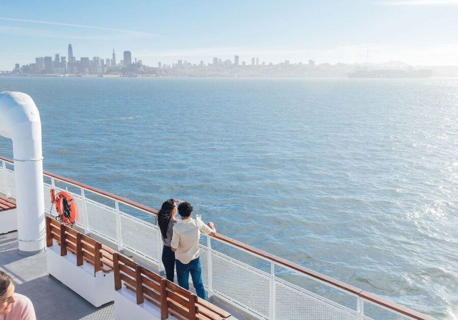 San Francisco: Christmas Day Buffet Brunch or Dinner Cruise - What happens during the two-hour sailing