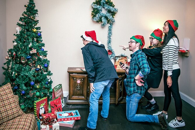 Saving Christmas Escape Room in Chattanooga - The Role of the Guide and the Clue System
