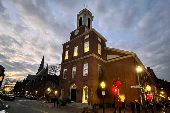 Self-Guided Boston Christmas Tour - Finishing at the Alexander Hamilton Statue