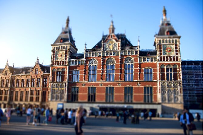 Self-guided city walking tour in Amsterdam - Negen Straatjes and Begijnhof