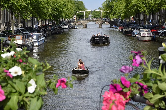 Self-guided city walking tour in Amsterdam - From Victoria to Damrak, the quick introduction