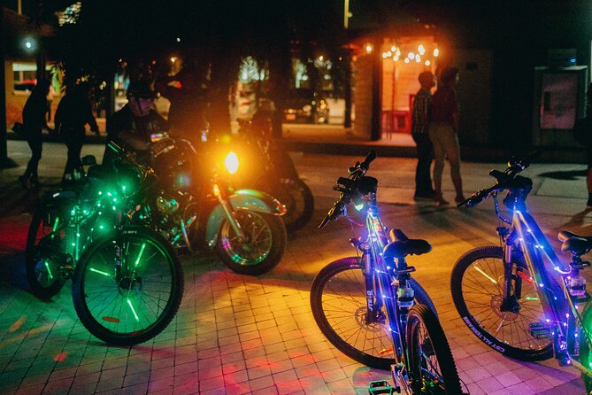 Semi-Private Christmas Edition Twilight Glow E-Bike Oranjestad - Getting comfortable on the STEZO e-bikes