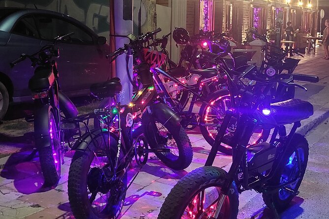 Semi-Private Christmas Edition Twilight Glow E-Bike Oranjestad - Bushiri Beach, Paardenbaai, and the blue horses