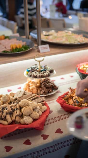 Stockholm: All-You-Can-Eat Christmas Buffet Cruise Livemusic - What the Stockholm Christmas cruise is really about