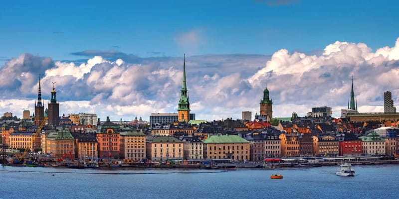 Stockholm: Christmas Market Magic Walking Tour with a Local - Coffee, pastries, and a warm pause