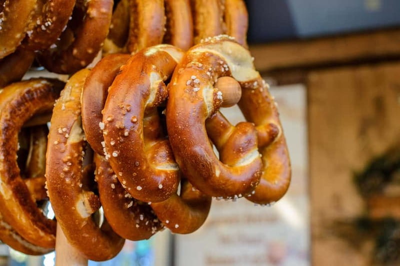 Strasbourg Christmas market tour and culinary city tour with tastings - Why Strasbourg’s Christmas market works best with food in hand