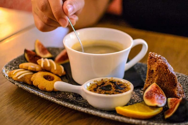 Strasbourg Christmas market tour and culinary city tour with tastings - The market experience, without pretending the crowds are not there