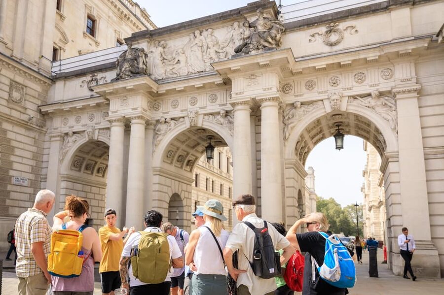 Top London Sights Tour - Christmas Day Special! - What the three-hour tour does well