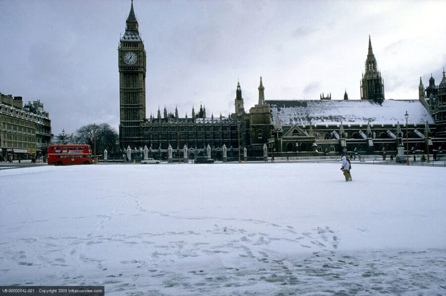Tour of London and Christmas Day Lunch Cruise - A Christmas morning through central London
