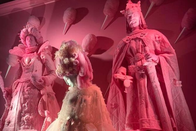 Ultimate NYC Christmas Lights At Night Walking Tour - Saks Fifth Avenue brings the big production