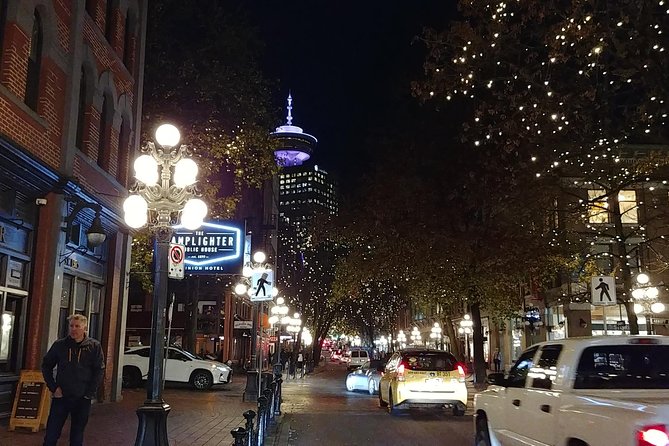 Vancouver Christmas Festival of Lights - Capilano after dark: lights in the rainforest
