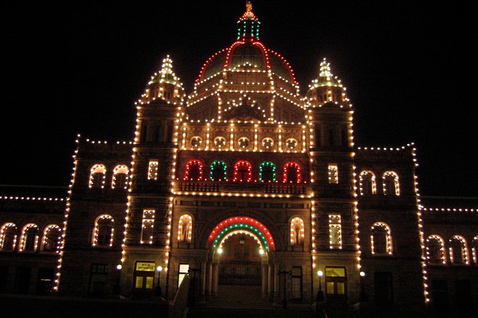 Victoria and Butchart Gardens Christmas Tour - The coach ride and the role of the guide