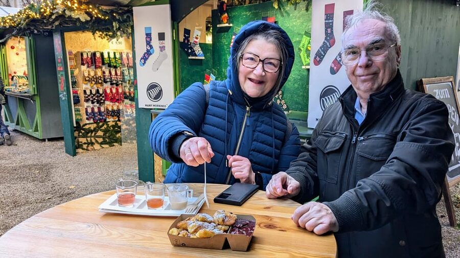 Vienna: Christmas Market Food and Drinks Tour - Glühwein, Punsch, and non-alcoholic choices