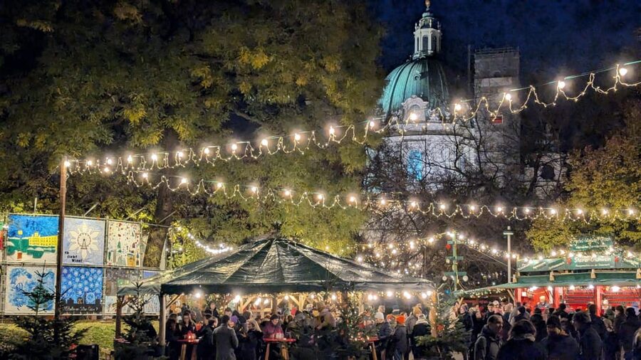 Vienna: Christmas Market Food and Drinks Tour - Gloria’s role makes the route personal