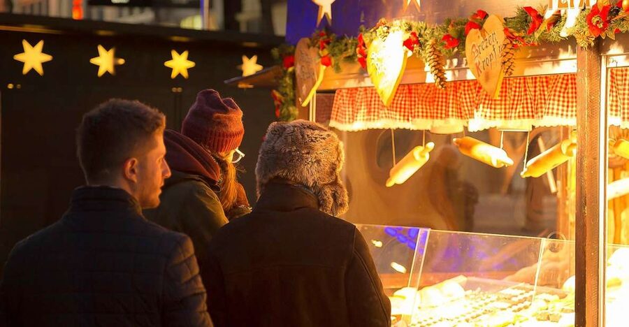 Vienna: Christmas Markets Tour - Punch, rum, cookies, and seasonal bites