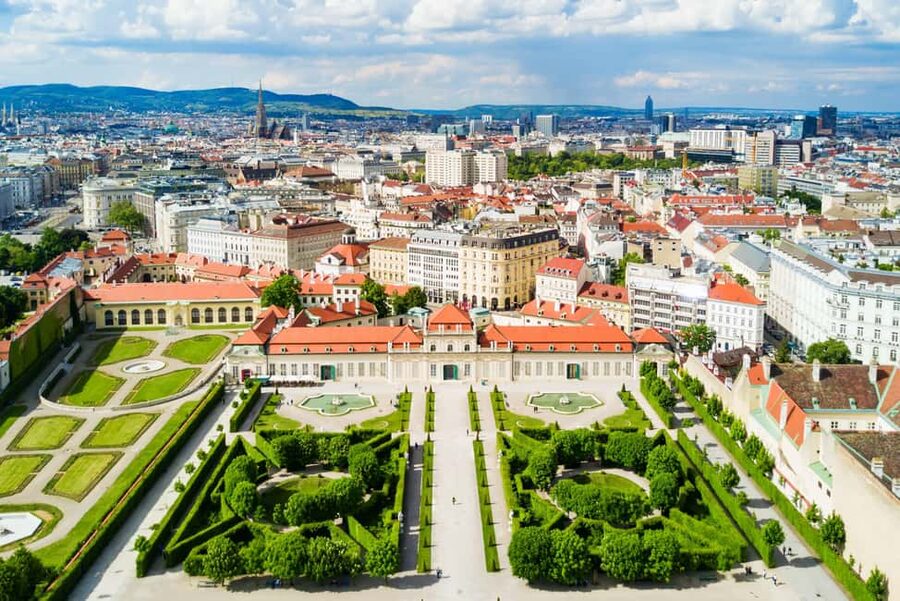Vienna: Christmas Photoshoot with a Pro Photographer - What this Vienna photo walk is really like